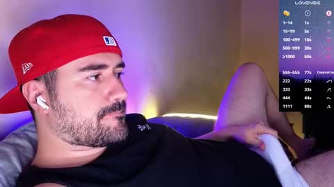 Snapshot of theoravi chatting on 12/15/25, 03:55 Theo Ravi online show from 12/15/25, 03:55