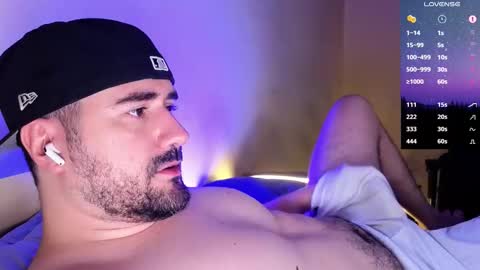 Snapshot of theoravi chatting on 12/23/25, 04:43 Theo Ravi online show from 12/23/25, 04:43