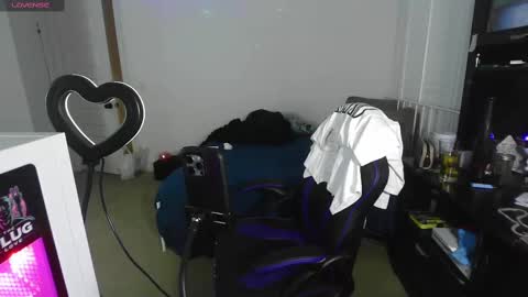 Snapshot of thepluglove chatting on 09/15/25, 04:01 The Plug Love Friends online show from 09/15/25, 04:01