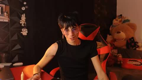 Matt independent model  online show from 05/12/26, 08:28
