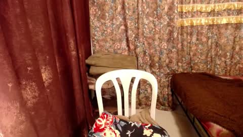 Snapshot of thequeenisback chatting on 01/28/25, 12:36 MIMI online show from 01/28/25, 12:36