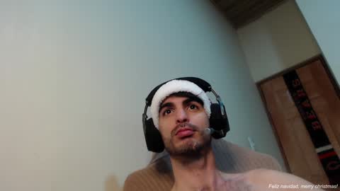 Snapshot of therazhanen chatting on 12/26/24, 05:37 Santiago Enrique online show from 12/26/24, 05:37