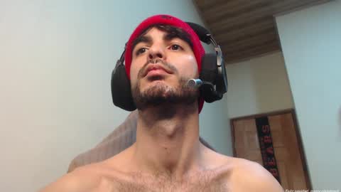 Snapshot of therazhanen chatting on 01/04/25, 05:48 Santiago Enrique online show from 01/04/25, 05:48