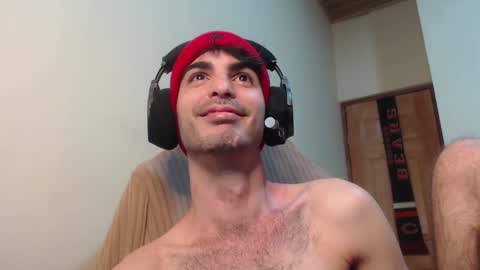 Snapshot of therazhanen chatting on 01/06/25, 05:19 Santiago Enrique online show from 01/06/25, 05:19