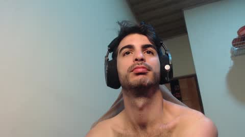 Snapshot of therazhanen chatting on 01/12/25, 06:06 Santiago Enrique online show from 01/12/25, 06:06