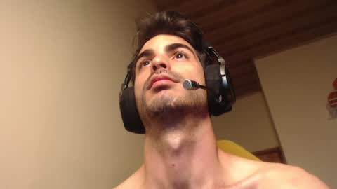 Snapshot of therazhanen chatting on 01/16/25, 05:32 Santiago Enrique online show from 01/16/25, 05:32