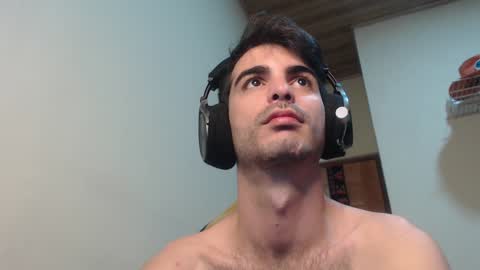 Snapshot of therazhanen chatting on 01/17/25, 05:11 Santiago Enrique online show from 01/17/25, 05:11