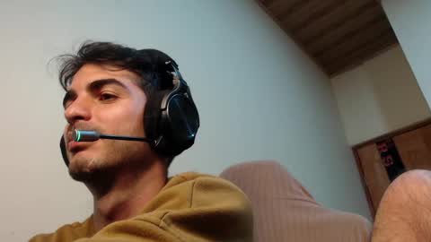 Snapshot of therazhanen chatting on 09/10/25, 04:45 Santiago Enrique online show from 09/10/25, 04:45