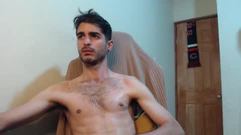 Snapshot of therazhanen chatting on 09/19/25, 04:47 Santiago Enrique online show from 09/19/25, 04:47