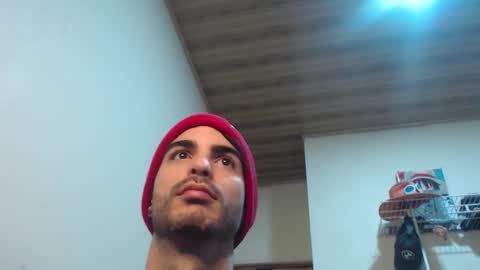 Snapshot of therazhanen chatting on 10/19/25, 06:36 Santiago Enrique online show from 10/19/25, 06:36