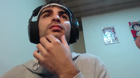 Snapshot of therazhanen chatting on 11/10/25, 05:28 Santiago Enrique online show from 11/10/25, 05:28