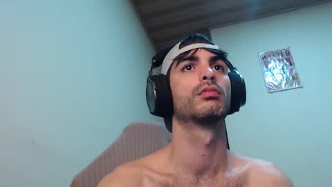 Snapshot of therazhanen chatting on 11/12/25, 04:46 Santiago Enrique online show from 11/12/25, 04:46