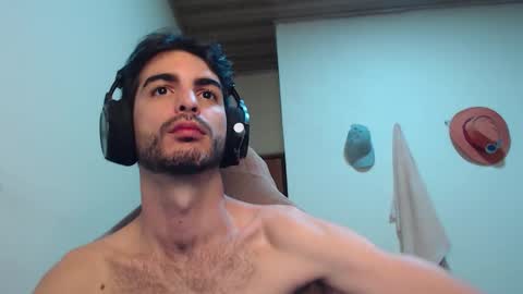 Snapshot of therazhanen chatting on 11/20/25, 05:51 Santiago Enrique online show from 11/20/25, 05:51