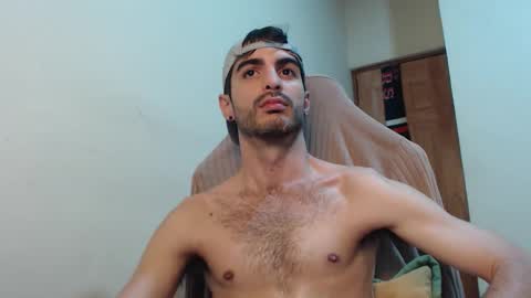 Snapshot of therazhanen chatting on 11/30/25, 04:38 Santiago Enrique online show from 11/30/25, 04:38