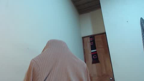 Snapshot of therazhanen chatting on 12/03/25, 05:59 Santiago Enrique online show from 12/03/25, 05:59