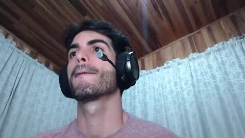 Snapshot of therazhanen chatting on 12/23/25, 07:17 Santiago Enrique online show from 12/23/25, 07:17