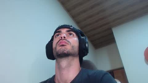 Snapshot of therazhanen chatting on 01/10/26, 02:46 Santiago Enrique online show from 01/10/26, 02:46