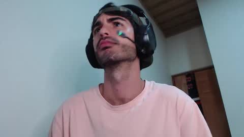 Snapshot of therazhanen chatting on 01/11/26, 05:23 Santiago Enrique online show from 01/11/26, 05:23