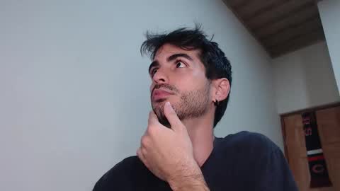 Snapshot of therazhanen chatting on 02/18/26, 03:46 Santiago Enrique online show from 02/18/26, 03:46