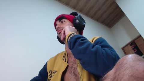 Snapshot of therazhanen chatting on 03/03/26, 06:30 Santiago Enrique online show from 03/03/26, 06:30