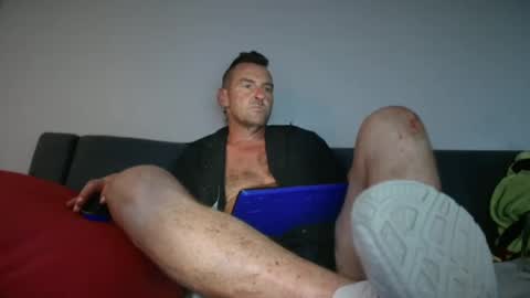 Snapshot of therealkurva4u chatting on 01/05/25, 08:11 therealkurva4u online show from 01/05/25, 08:11