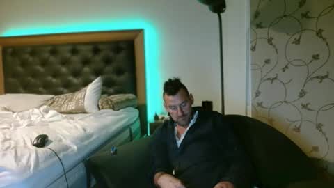 Snapshot of therealkurva4u chatting on 10/15/25, 10:15 therealkurva4u online show from 10/15/25, 10:15