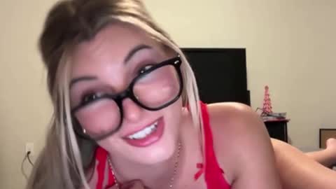 therosiecheeks online show from 12/22/25, 10:51