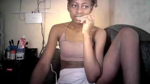 Snapshot of therry_heart chatting on 07/25/26, 03:59 hearty online show from 07/25/26, 03:59