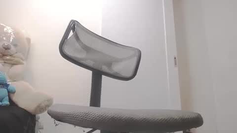 Snapshot of theryhot21 chatting on 09/23/25, 06:22 therry online show from 09/23/25, 06:22