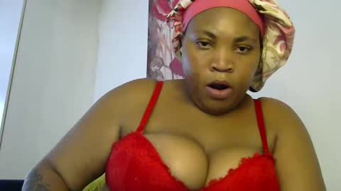 Snapshot of theshybaddie chatting on 01/25/25, 12:16 theshybaddie online show from 01/25/25, 12:16