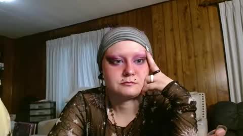 Snapshot of thesirenscall chatting on 04/12/26, 11:43 Siren of the Fae online show from 04/12/26, 11:43