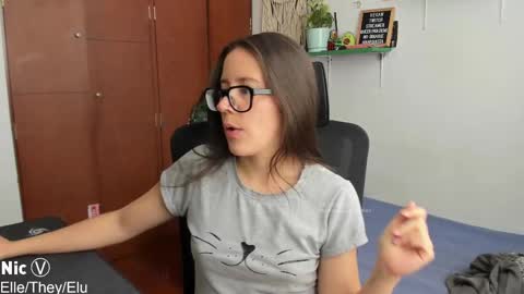 Snapshot of thetropicalseduction chatting on 10/03/25, 02:14 Nicole online show from 10/03/25, 02:14