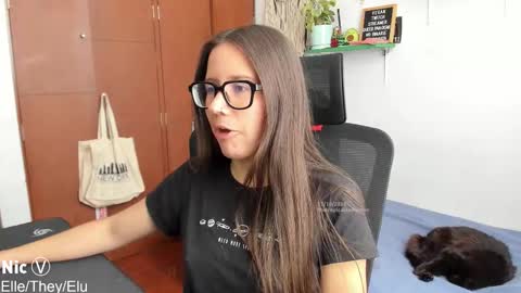 Snapshot of thetropicalseduction chatting on 10/17/25, 03:47 Nicole online show from 10/17/25, 03:47