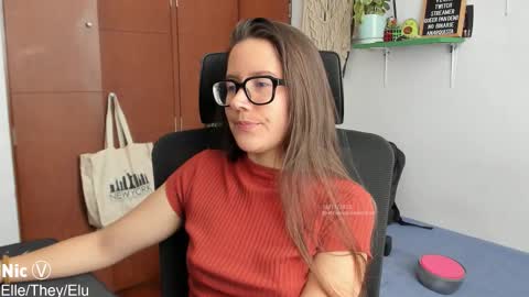 Nicole online show from 11/14/25, 02:49