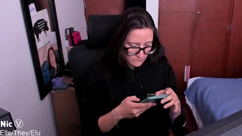 Nicole online show from 05/01/26, 05:17