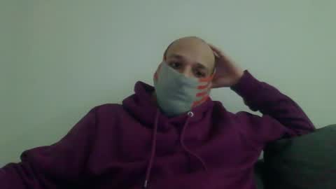 Snapshot of thetubedscarfguy chatting on 02/24/25, 07:09 Scarf guy online show from 02/24/25, 07:09