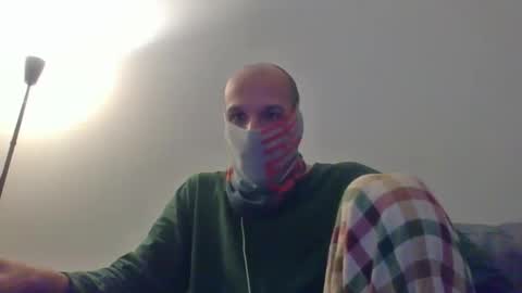 Snapshot of thetubedscarfguy chatting on 10/21/25, 06:25 Scarf guy online show from 10/21/25, 06:25