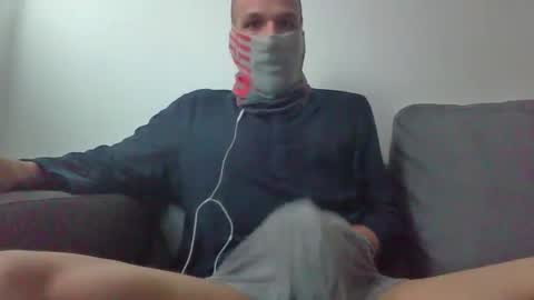 Scarf guy online show from 03/25/26, 07:14