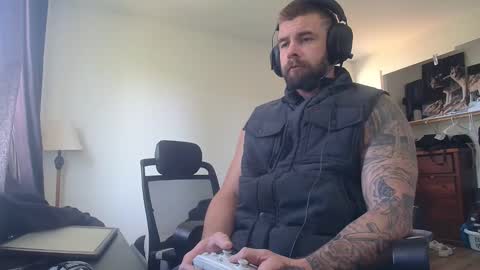 Snapshot of theufcfan_8181 chatting on 04/18/26, 07:58 troy online show from 04/18/26, 07:58