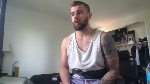 Snapshot of theufcfan_8181 chatting on 04/19/26, 05:56 troy online show from 04/19/26, 05:56