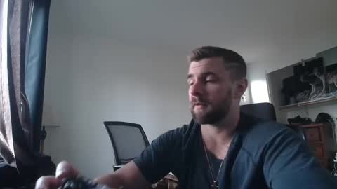Snapshot of theufcfan_8181 chatting on 04/28/26, 02:27 troy online show from 04/28/26, 02:27