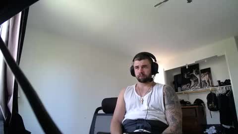 Snapshot of theufcfan_8181 chatting on 05/05/26, 05:54 troy online show from 05/05/26, 05:54