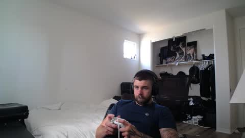 Snapshot of theufcfan_8181 chatting on 05/08/26, 11:32 troy online show from 05/08/26, 11:32