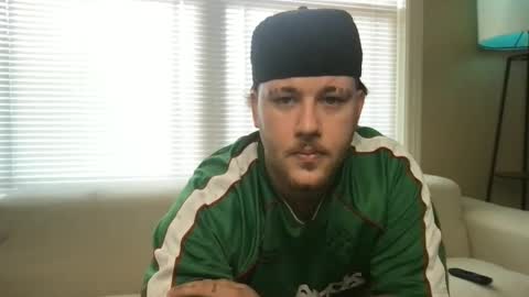 Snapshot of theviberoom chatting on 09/15/25, 05:46 The Vibe Room online show from 09/15/25, 05:46