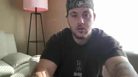 Snapshot of theviberoom chatting on 09/16/25, 02:40 The Vibe Room online show from 09/16/25, 02:40