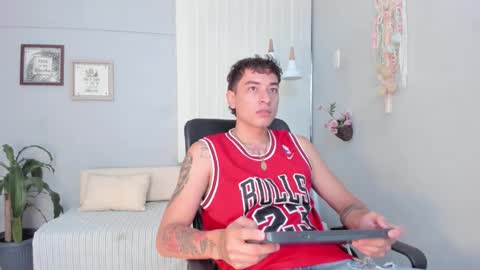 Snapshot of thiago_2003_ chatting on 03/25/26, 12:22 Thiago online show from 03/25/26, 12:22