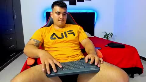 Snapshot of thiago_cp01 chatting on 02/14/25, 07:59 Thiago online show from 02/14/25, 07:59