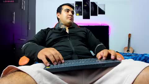 Snapshot of thiago_cp01 chatting on 07/25/26, 04:10 Thiago online show from 07/25/26, 04:10