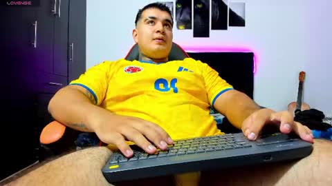 Snapshot of thiago_cp01 chatting on 07/27/26, 05:03 Thiago online show from 07/27/26, 05:03