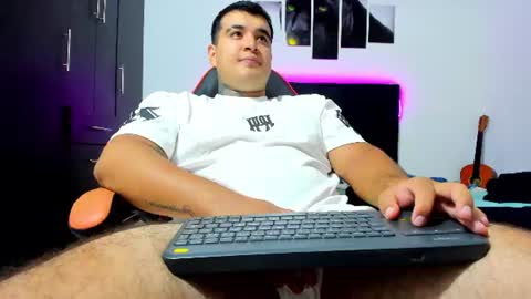 Snapshot of thiago_cp01 chatting on 08/10/26, 04:05 Thiago online show from 08/10/26, 04:05